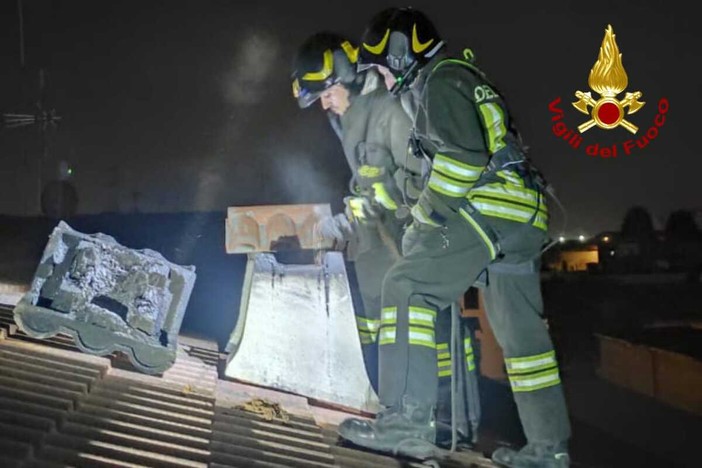 Dal Nord Ovest, a Cigliano principio d'incendio di una canna fumaria Dal Nord Ovest, a Cigliano principio d'incendio di una canna fumaria
