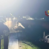 Scontro frontale tra due auto a Cavagnolo, una si ribalta fuori strada