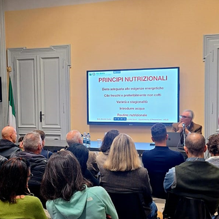 Valdilana, grande interesse per la serata dedicata alla nutrizione e integrazione nello sport giovanile (foto dalla pagina Facebook di Comune di Valdilana)
