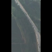 Russia in fila per la benzina, la coda infinita di auto Russia in fila per la benzina, la coda infinita di auto