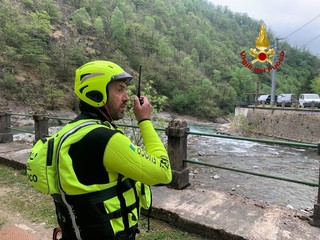 Valsessera, recuperato l'uomo caduto nel torrente: l'operazione dei Vigili del Fuoco