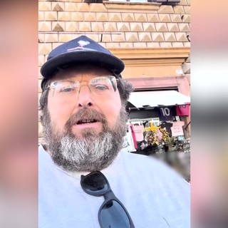 Adinolfi arrestato per truffa ed evasione fiscale, tre giorni fa la sua videodenuncia della "mafia bangla" Adinolfi arrestato per truffa ed evasione fiscale, tre giorni fa la sua videodenuncia della "mafia bangla"