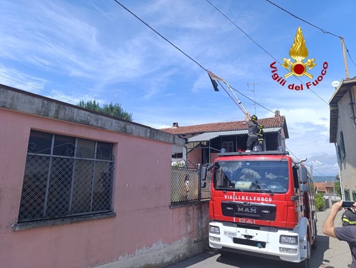 Dal Nord/Ovest, Moncrivello: Lamiera pericolante su cavo telefonico