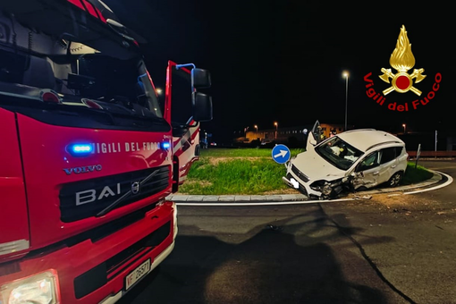 Scontro tra 2 auto a Borgosesia, due persone in ospedale