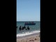 Migranti verso spiaggia, respinti dai bagnanti a Santa Margherita di Pula Migranti verso spiaggia, respinti dai bagnanti a Santa Margherita di Pula