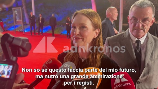 Julianne Moore: "Quella volta che sul set non ho confessato di non saper guidare"