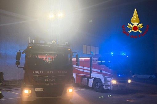 Dal Nord/Ovest, Caresanablot: Incendio materiale elettrico, intervengono i Vigili del Fuoco Dal Nord/Ovest, Caresanablot: Incendio materiale elettrico, intervengono i Vigili del Fuoco