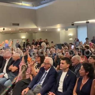 Torino, una donna contesta Vannacci e viene allontanata. Lui: "È antidemocratica"