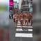 In costume e calottina per le strade di Tokyo: gli atleti della Pro Recco attraversano l'incrocio di Shibuya In costume e calottina per le strade di Tokyo: gli atleti della Pro Recco attraversano l'incrocio di Shibuya