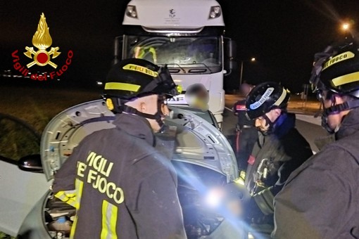Dal Nord/Ovest, Incidente stradale a Prarolo, intervengono i Vigili del Fuoco Dal Nord/Ovest, Incidente stradale a Prarolo, intervengono i Vigili del Fuoco