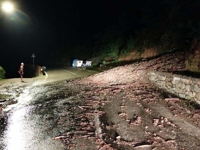 Maltempo, detriti sulla SP 9 della Val Mastallone e sulla SP 102 tra Quarona e Morondo