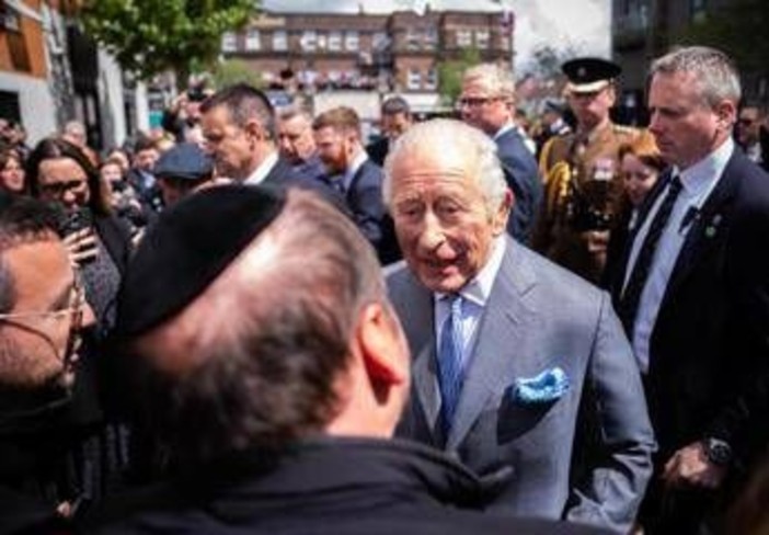 Londra, re Carlo incontra le vittime dell'attacco al quartiere ebraico Golders Green Londra, re Carlo incontra le vittime dell'attacco al quartiere ebraico Golders Green