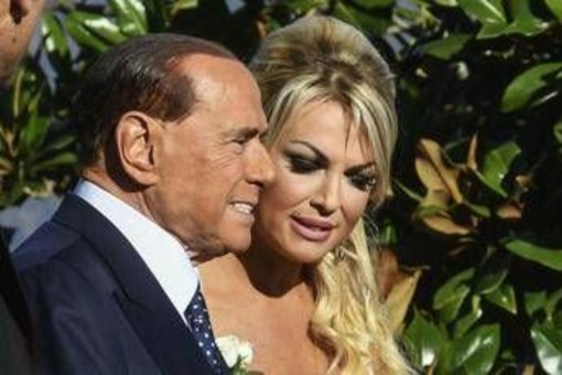 Pascale: &quot;Dire 'sto con Berlusconi' più difficile del coming out con mio padre&quot;