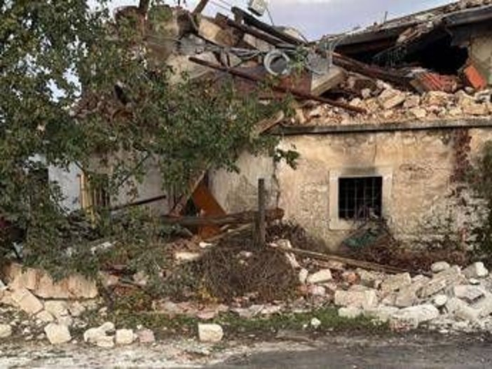 Verona, esplosione durante sgombero casolare: morti tre carabinieri, 15 feriti. Fermati tre fratelli