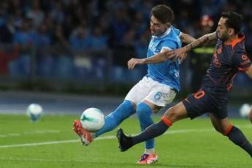 Seconda ammonizione per Gilmour, anzi no: il 'giallo' in Napoli-Inter