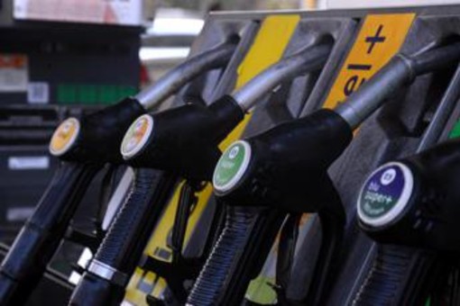 Carburanti, verso proroga sconti sulle accise: obiettivo dl con misure selettive entro fine mese Carburanti, verso proroga sconti sulle accise: obiettivo dl con misure selettive entro fine mese