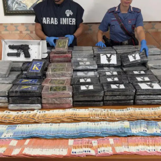 Sequestrati a Roma 200 kg di cocaina, arrestato 23enne albanese