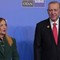 Vertice Nato, Erdogan regala una pistola ai leader. Meloni la porta in Italia protocollata come tutti gli altri doni Vertice Nato, Erdogan regala una pistola ai leader. Meloni la porta in Italia protocollata come tutti gli altri doni