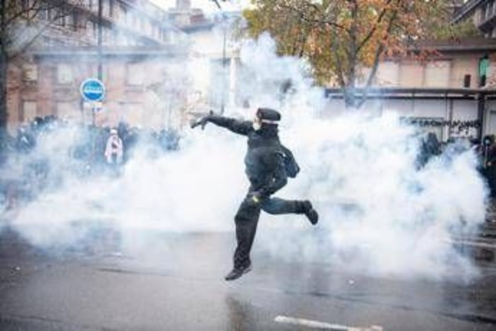 Nuove proteste oggi in Francia, l'allarme: "Manifestazioni ad alto rischio di violenza urbana"
