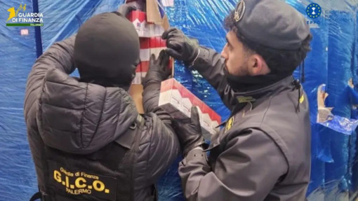 Scoperta fabbrica clandestina di sigarette, sequestri tra Sicilia e Veneto Scoperta fabbrica clandestina di sigarette, sequestri tra Sicilia e Veneto