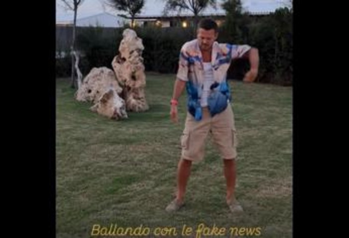Cattelan non sarà a 'Ballando con le Stelle', la smentita arriva via social Cattelan non sarà a 'Ballando con le Stelle', la smentita arriva via social