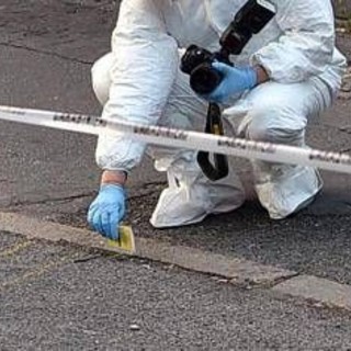 Sparo contro un gruppo di ragazzi in strada a Napoli, ucciso un 18enne