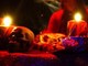 Rubano due teschi al cimitero per farne paralumi. Lo psichiatra: &quot;Antisociali con feticismo per la morte&quot;