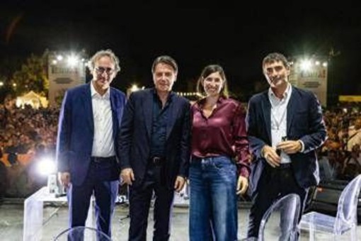 Il dibattito con Schlein, Conte, Bonelli e Fratoianni parte con una foto e la promessa: "Con noi al governo riconoscimento Palestina"