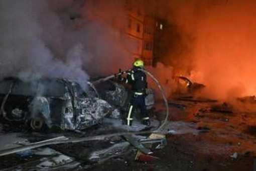 Ucraina-Russia, missili e droni su Kiev nella notte Ucraina-Russia, missili e droni su Kiev nella notte