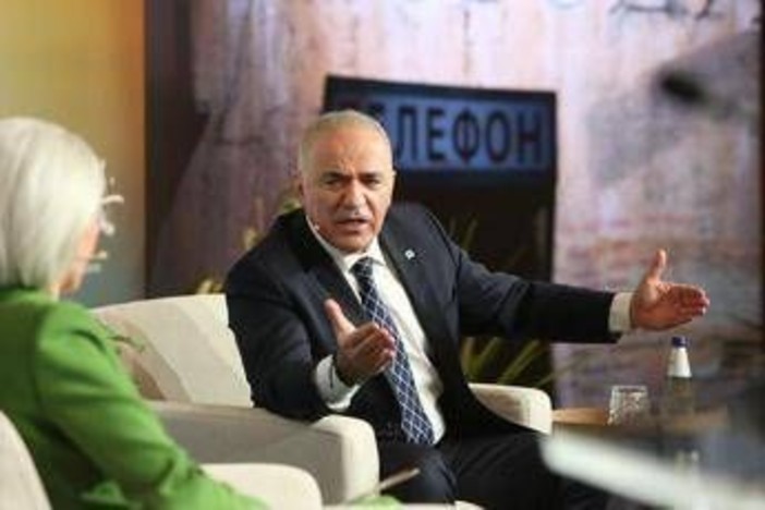 "La Cina aspetta la disfatta russa per riprendersi la Siberia": Kasparov sul regime di Putin