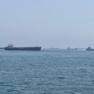 Iran, nuovi attacchi Usa: colpiti obiettivi militare. Teheran blocca petroliere a Hormuz - Diretta
