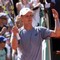 Roland Garros, Cinà-De Jong e lo 'strano' ritardo per l'inizio del match: cos'è successo a Parigi Roland Garros, Cinà-De Jong e lo 'strano' ritardo per l'inizio del match: cos'è successo a Parigi