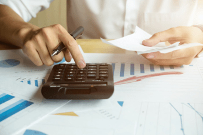 Decreto bollette, bonus 2026 da 115 euro: a chi spetta e come ottenerlo Decreto bollette, bonus 2026 da 115 euro: a chi spetta e come ottenerlo