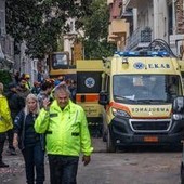 Esplosione e crollo di un palazzo ad Atene, sale a sei il bilancio delle vittime: morta una famiglia di turisti americani