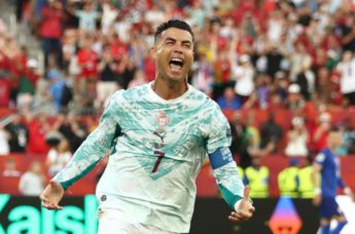 Portogallo, Ronaldo ha pregato in arabo prima del rigore? Il labiale è virale Portogallo, Ronaldo ha pregato in arabo prima del rigore? Il labiale è virale