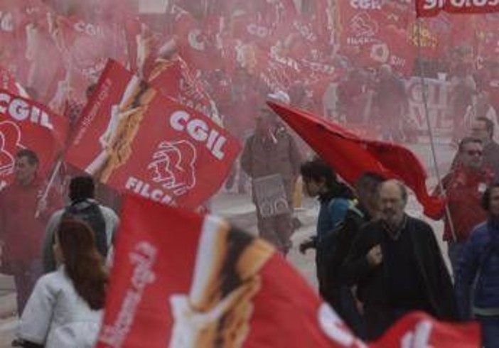 Sciopero generale 12 dicembre, stop di 24 ore contro la manovra: cortei in tutta Italia