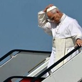 Papa Leone XIV, problema tecnico al decollo: il Pontefice scende dall'aereo Papa Leone XIV, problema tecnico al decollo: il Pontefice scende dall'aereo