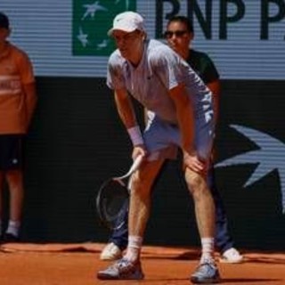 Roland Garros e non solo, quando Sinner perde contro... il caldo e gli infortuni Roland Garros e non solo, quando Sinner perde contro... il caldo e gli infortuni