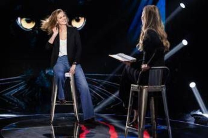 Eva Herzigova a Belve, l'intervista non convince: &quot;Fastidiosa, ride e non dice nulla&quot;