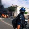Infiamma la protesta degli studenti in Francia: incendio in una scuola a Metz, fermato 15enne per aggressione