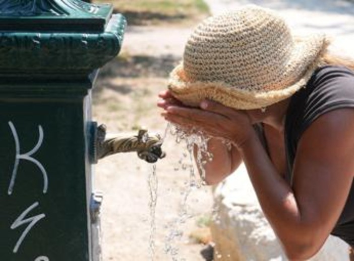 Caldo, afa riguadagna terreno: giovedì bollino rosso in 3 città, arancione in 9