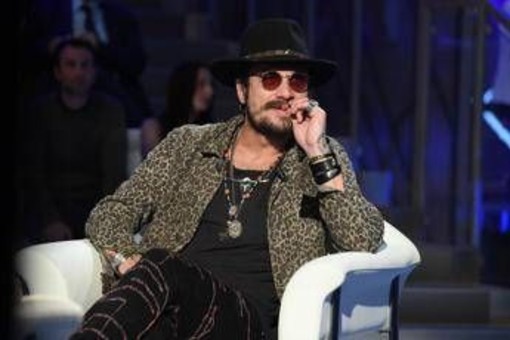 Osvaldo in ripresa, la nota della famiglia fa chiarezza: "Sta bene ed è lucido" Osvaldo in ripresa, la nota della famiglia fa chiarezza: "Sta bene ed è lucido"