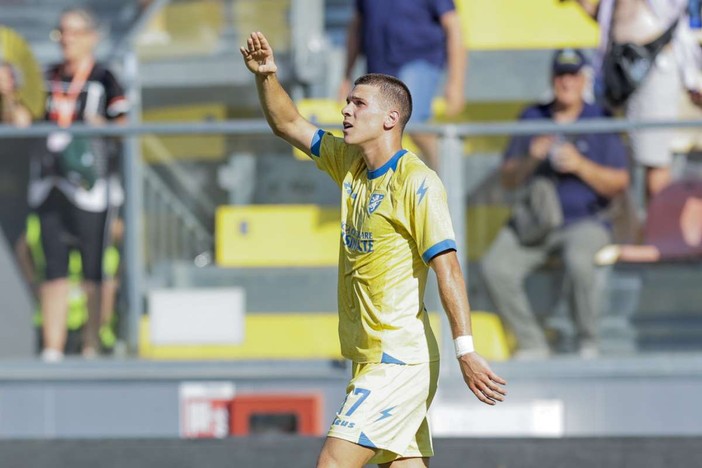 Doppietta di Raimondo e sigillo di Kvernadze, Frosinone batte Venezia 3-2