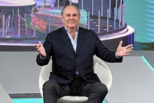 Errore a "La Ruota della Fortuna": Gerry Scotti richiama due concorrenti in studio e chiede scusa Errore a "La Ruota della Fortuna": Gerry Scotti richiama due concorrenti in studio e chiede scusa