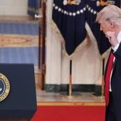 Iran, Trump e l'ultimatum finale: "Aprite lo Stretto di Hormuz o distruggo tutto" Iran, Trump e l'ultimatum finale: "Aprite lo Stretto di Hormuz o distruggo tutto"