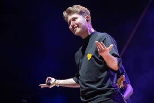 Sanremo 2026, Alfa chi è: la cover con Enrico Nigiotti