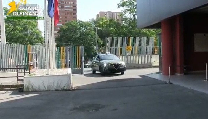 Traffico di stupefacenti a Roma Est, sequestrati 13 Kg di droga e 2 arresti Traffico di stupefacenti a Roma Est, sequestrati 13 Kg di droga e 2 arresti