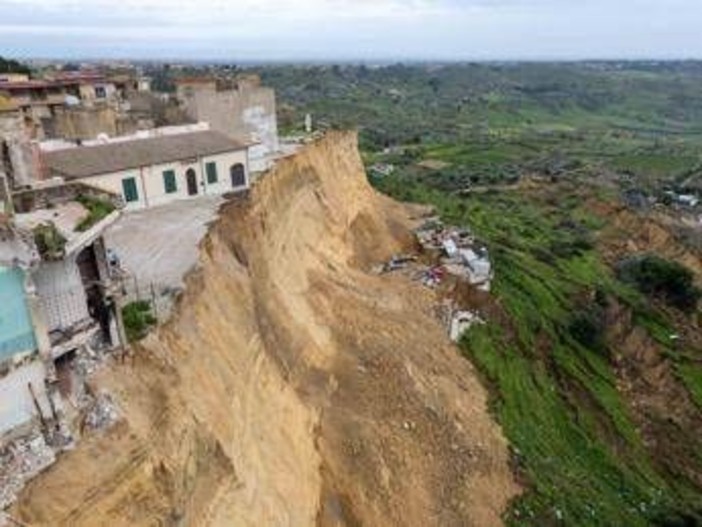 Niscemi, Musumeci: "Frana ha raggiunto una larghezza di oltre 4 km"