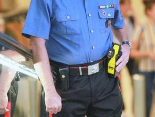 Colpito dal taser 35enne muore in ambulanza a Napoli, aperta un'inchiesta