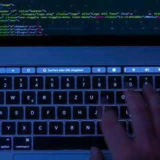 Videocamere hackerate, scoperto sito che vende dirette e video hot privati: 150 dall'Italia